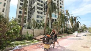 Acapulco reporta 74% de hoteles abiertos tras impacto de ‘Otis’