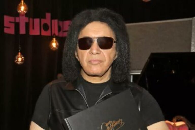 Gene Simmons sufre desmayo y choca en Malibú