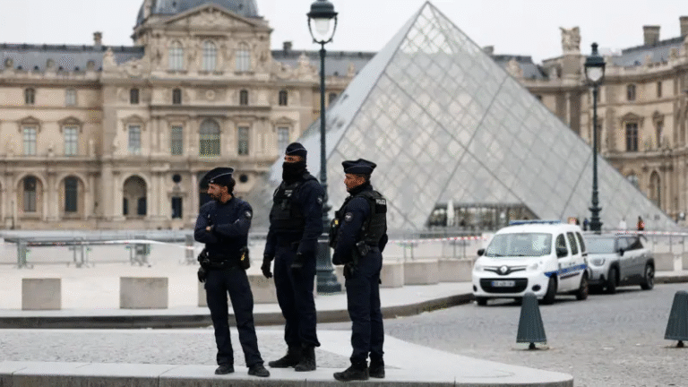 El Louvre valora en 88 millones de euros las joyas de la corona robadas