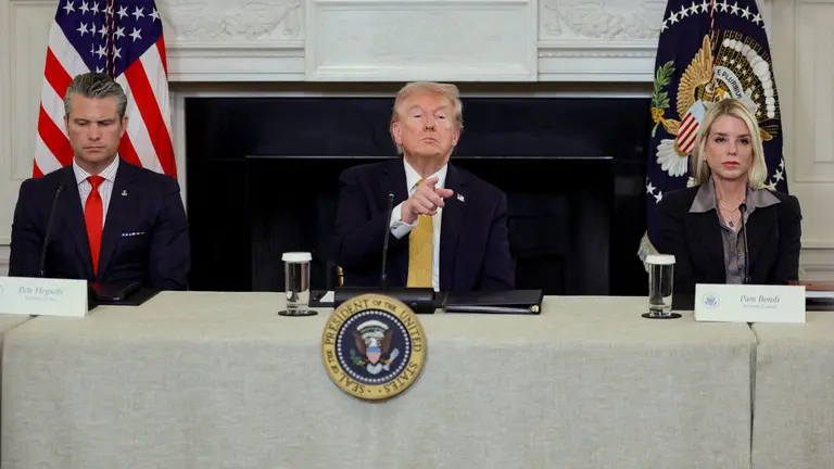 Trump vuelve a criticar a México y Colombia: “Los cárteles controlan esos países”