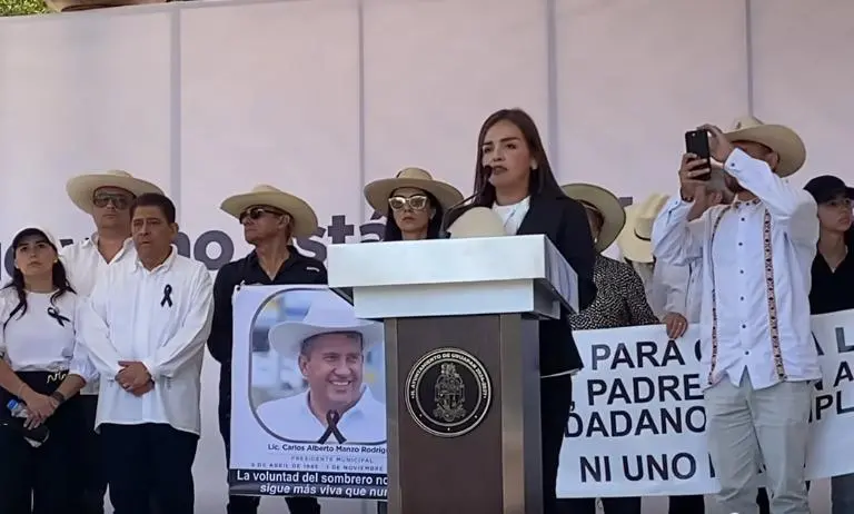Grecia Quiroz advierte voto de castigo para 2027 tras marcha en Uruapan