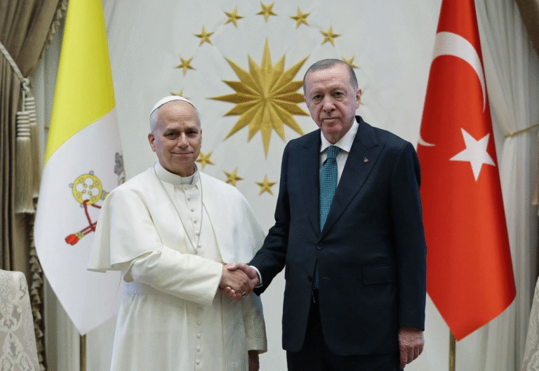 Papa León XIV inicia visita oficial a Turquía en su primer viaje internacional