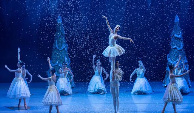 Ovación marca el estreno de El cascanueces de la Compañía Nacional de Danza
