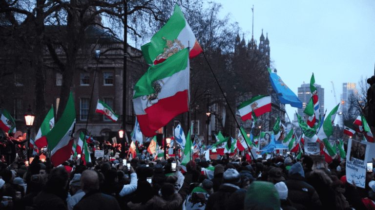 Irán advierte a EE. UU.: no busca guerra