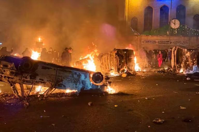 Protestas en Irán se extienden a más de 100 ciudades