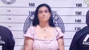 Detienen a excolaboradora de Adela Micha por falsificación