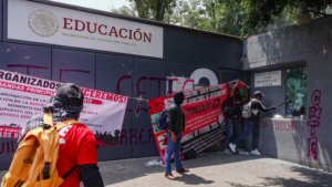 Segob mantiene diálogo con maestros, llama a concluir protestas