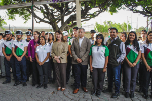 Urióstegui participa en ceremonia de honores a la bandera junto a la Mesa Estatal de Seguridad