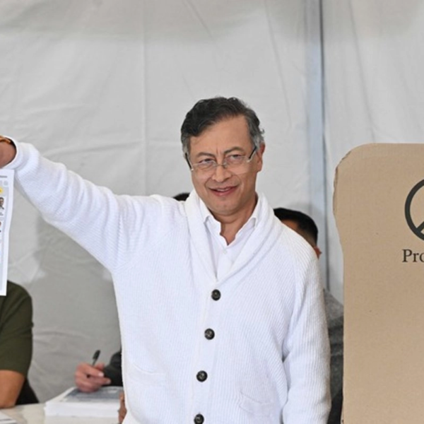 Solicitud para suspender a Gustavo Petro genera polémica en Colombia