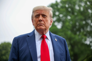 Trump advierte posibles acciones militares contra Irán