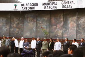 Urióstegui y Margarita González encabezan honores a la bandera en Cuernavaca