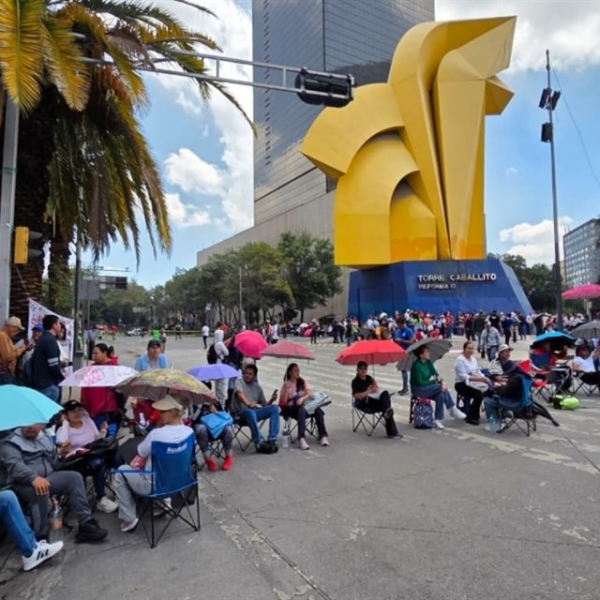 CNTE mantiene bloqueos en Paseo de la Reforma