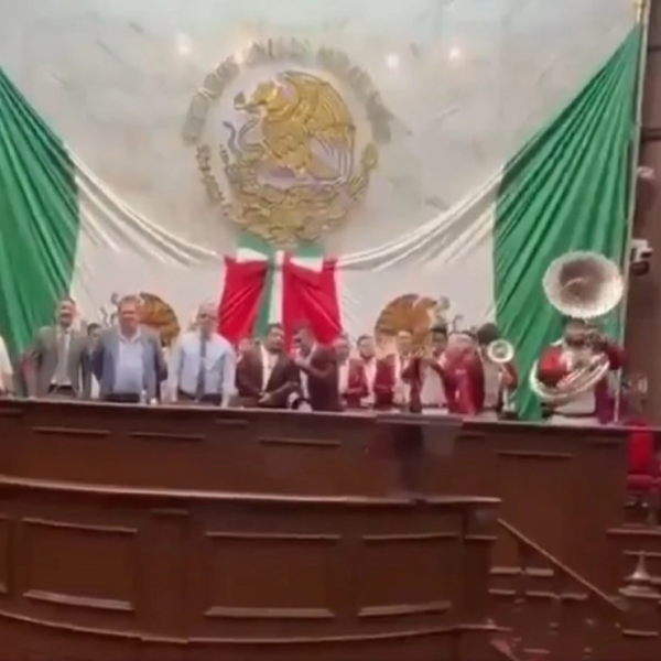 Diputado interpreta narcocorrido dedicado a socio histórico de “El Mayo” Zambada