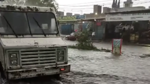 Fuertes lluvias y granizada provocan inundaciones en Cuautitlán Izcalli, Tultitlán y Coacalco