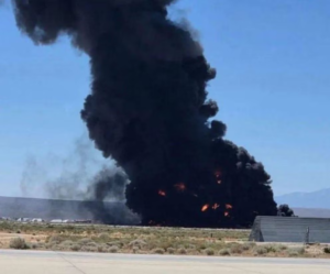 Se estrella bombardero B-52 tras despegar de base aérea en California