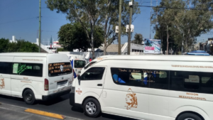 Transportistas bloquean centro de Nezahualcóyotl