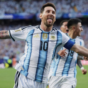 Lionel Messi guía a Argentina con triplete ante Argelia