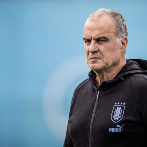 Bielsa critica pausas de hidratación en el Mundial