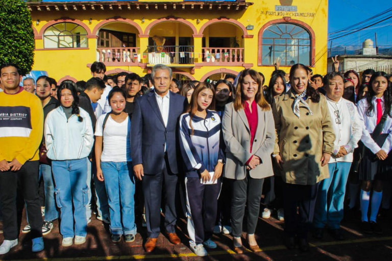 Urióstegui participa en Honores a la Bandera en Chamilpa