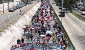 CETEG marcha en Autopista del Sol y realiza tomas de casetas en Guerrero