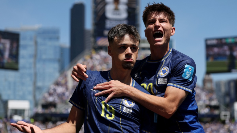 Bosnia y Herzegovina vence 3-1 a Qatar, queda a la espera de clasificar
