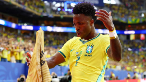 Brasil golea a Escocia, avanza como líder del Grupo C