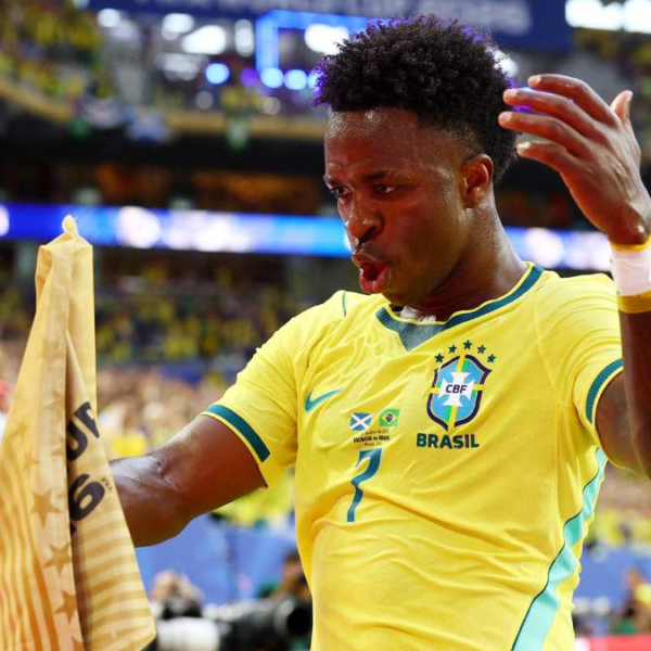 Brasil golea a Escocia, avanza como líder del Grupo C