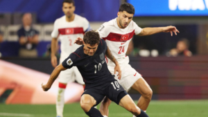 Estados Unidos cae ante Turquía, pero avanza como líder del Grupo D