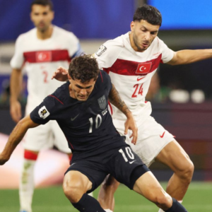Estados Unidos cae ante Turquía, pero avanza como líder del Grupo D