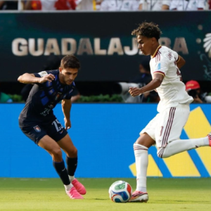 España vence a Uruguay y avanza invicta a dieciseisavos