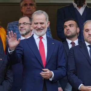 Felipe VI asiste al España-Uruguay en Guadalajara