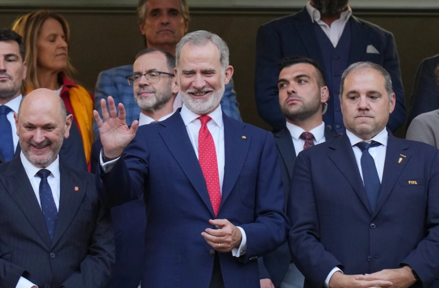 Felipe VI asiste al España-Uruguay en Guadalajara