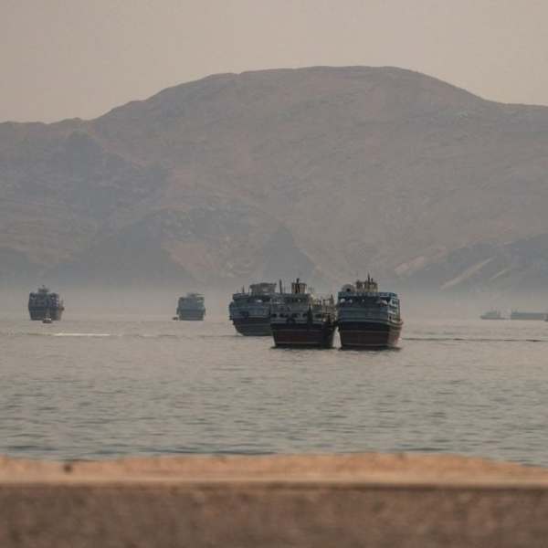 Estados Unidos e Irán intercambian ataques tras incidente en Ormuz