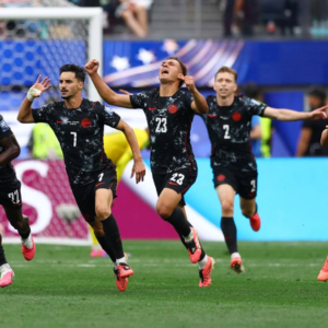 Canadá elimina a Sudáfrica y avanza por primera vez a octavos de final