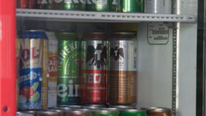 Cofepris alerta por bebidas alcohólicas adulteradas