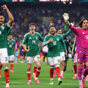 México vence a Ecuador y regresa a los octavos de final