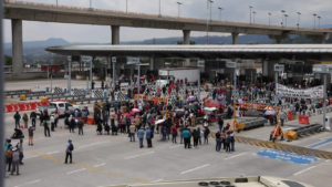 CNTE libera casetas en autopistas México-Cuernavaca y México-Puebla
