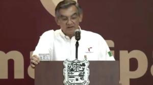 Américo Villarreal rechaza acusaciones por huachicol y muestra su visa