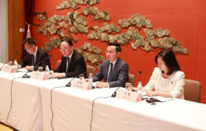 China rechaza presiones de EU sobre América Latina