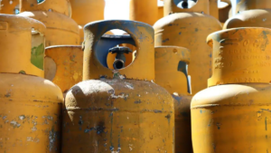 Detienen a 10 personas y aseguran más de 7 mil litros de gas LP en Tabasco