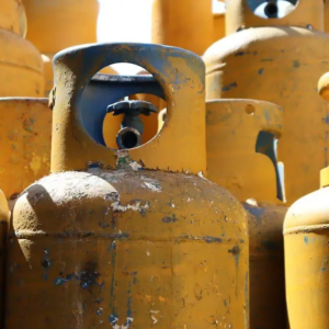 Detienen a 10 personas y aseguran más de 7 mil litros de gas LP en Tabasco