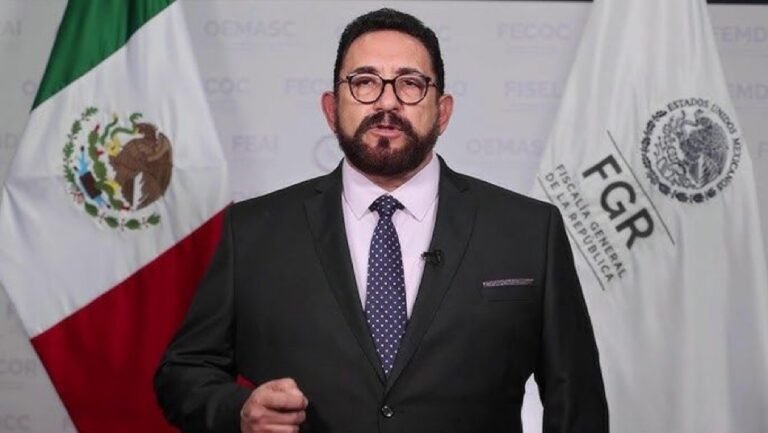 Renuncia Ulises Lara a la FGR tras seis meses en el cargo
