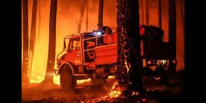 Francia evacúa a 220 mil por  incendios