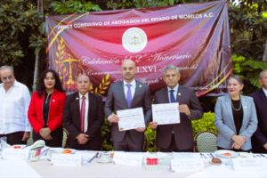 Urióstegui toma protesta al nuevo Comité Directivo del Frente Consultivo de Abogados de Morelos