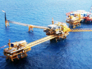 Grupo armado asalta plataforma KU-H del complejo Ku Maloob Zaap en Campeche