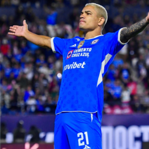 Cruz Azul remonta ante San Luis y debuta con triunfo en el Apertura 2026