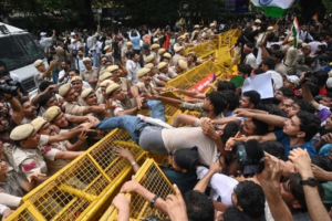 Dimite ministro de Educación de India tras protestas estudiantiles por irregularidades en exámenes