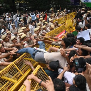 Dimite ministro de Educación de India tras protestas estudiantiles por irregularidades en exámenes