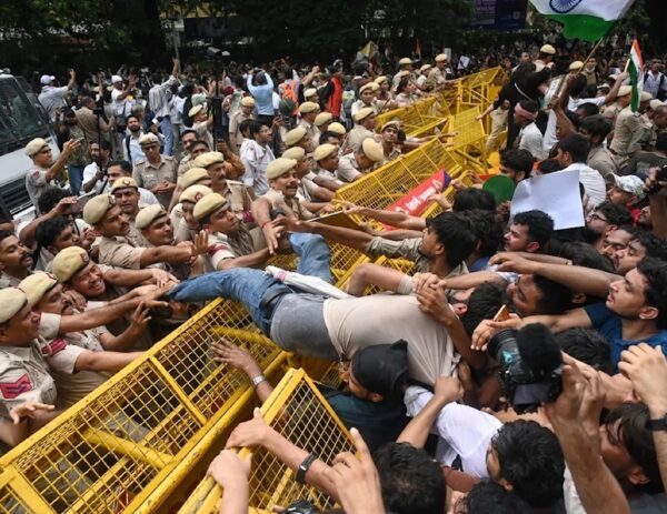Dimite ministro de Educación de India tras protestas estudiantiles por irregularidades en exámenes