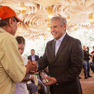 DIF Cuernavaca entrega apoyos a personas con discapacidad y adultos mayores